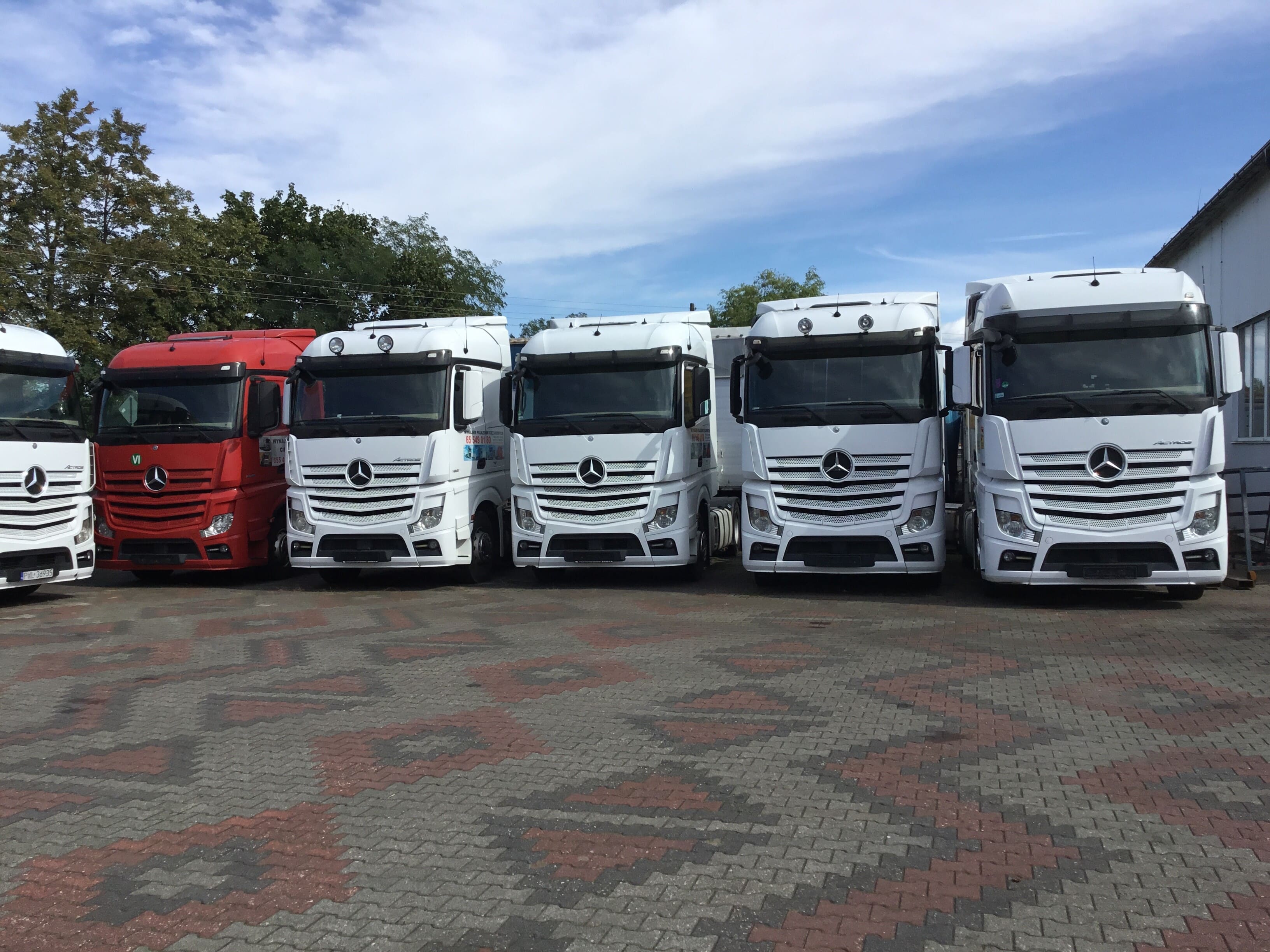 Ciągnik siodłowy Mercedes 2